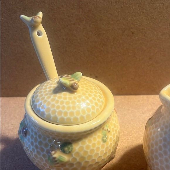 Williams Sonoma Yellow Honeycomb Serveware Set